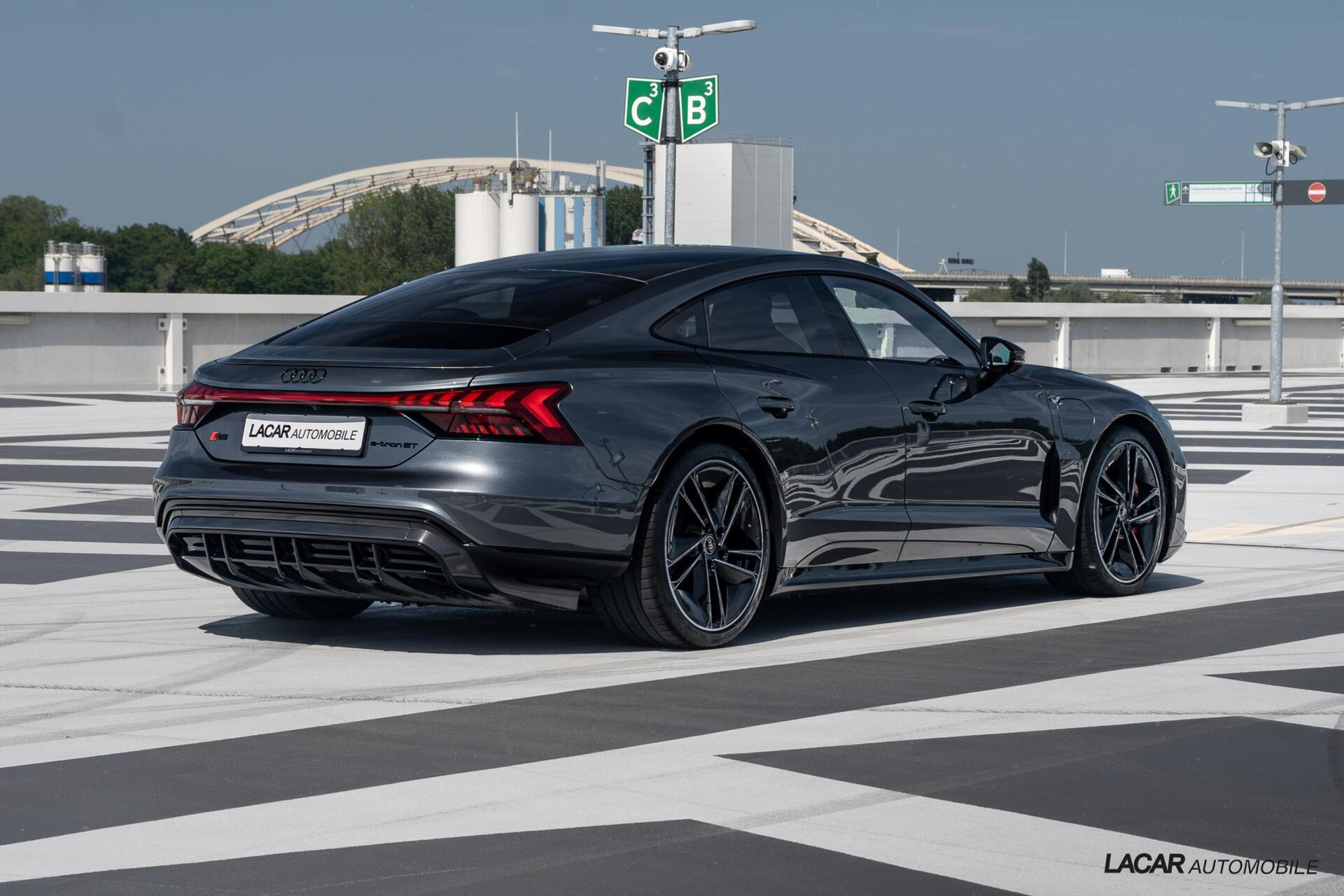 45824903-8.jpg