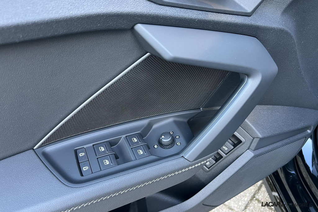 51053458-19.jpg
