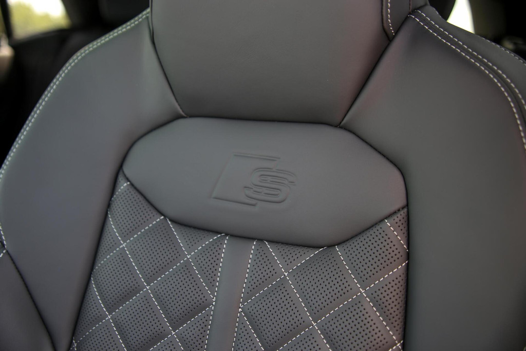 57011427-12.jpg